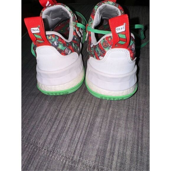 Adidas Trae Young 1 Christmas Shoes EUC SIZE 9.5 MENS - Picture 6 of 9
